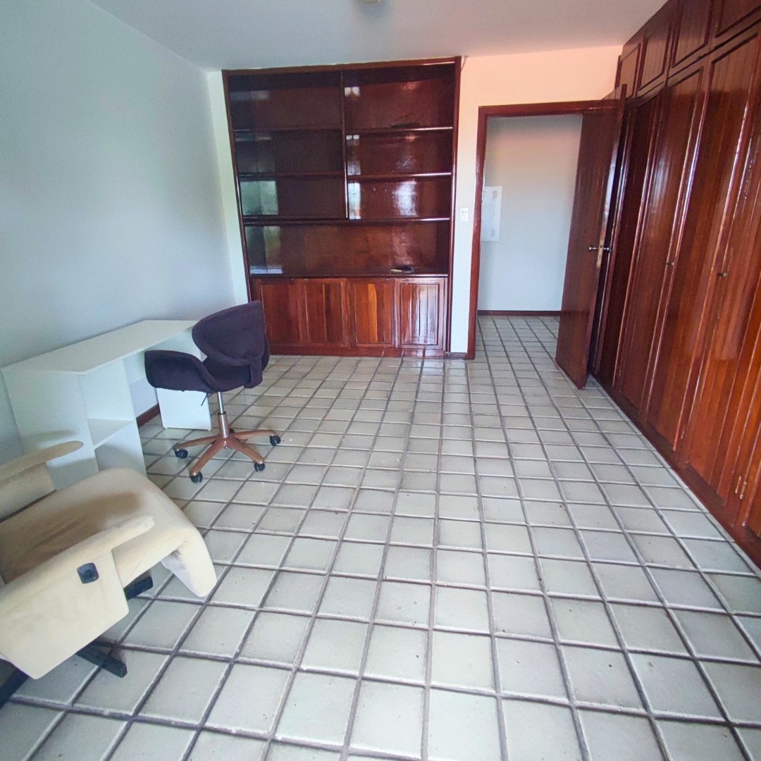 Casa 5 suítes para Venda no bairro Calhau em São Luís
